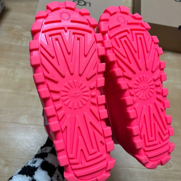 UGG Classic Brellah Round Toe Snow Boots - Picture 7 of 7